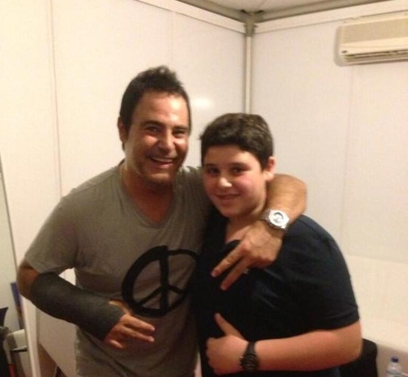 فيديو يكشف عن غناء الولد ابن عاصي الحلاني فهل امتلك صوتاً جميلاً كوالده؟